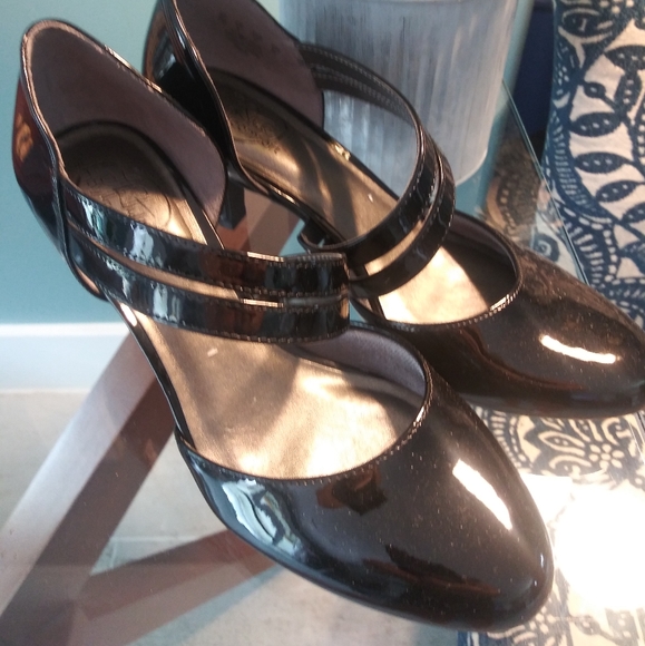 Life Stride Shoes - Life Stride Black patent leather pumps